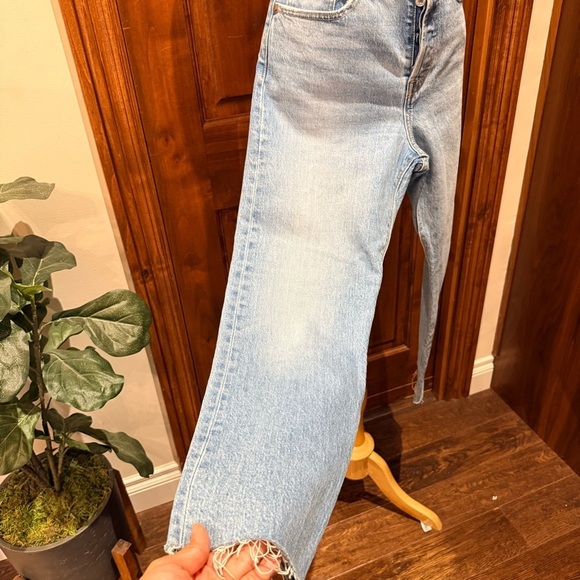 💋Levi's Wedgie Light Blue Straight Leg frayed hem Women's Jeans size 29 - Picture 3 of 9